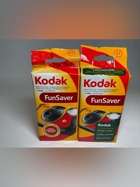 2 KODAK FunSaver Disposable Camera 35mm  W/Flash 27 Exposures 10/2010 & 02/2012